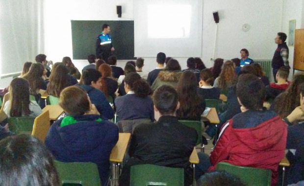 Charla de los riesgos en Internet